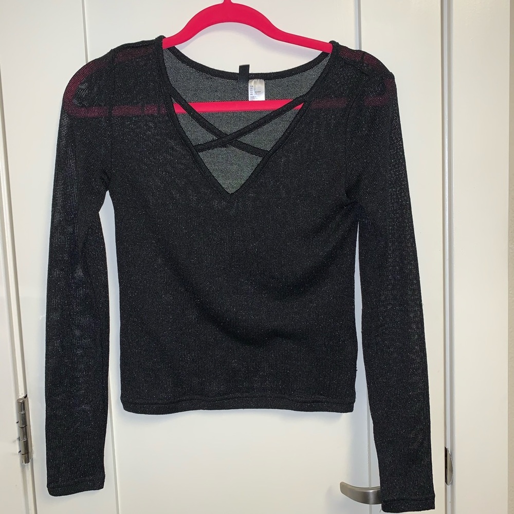 Divided H&m long sleeved shirt 🖤size :us S💁🏻‍♀️